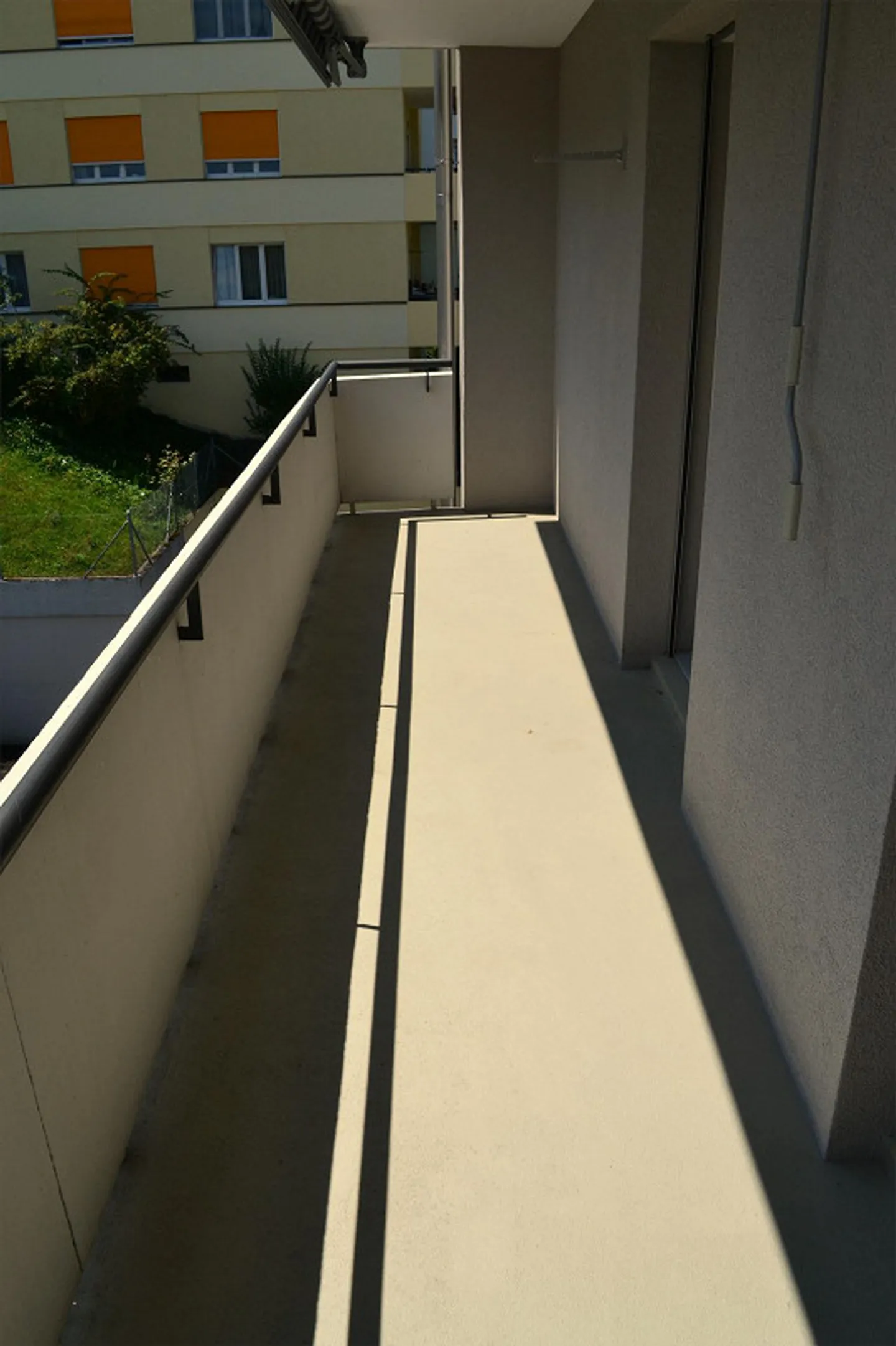 Cercasi inquilino sostituto – Appartamento luminoso con 2 stanze e grande balcone vicino al lago di Zurigo – Au-Wädenswil - Foto 4 di 8