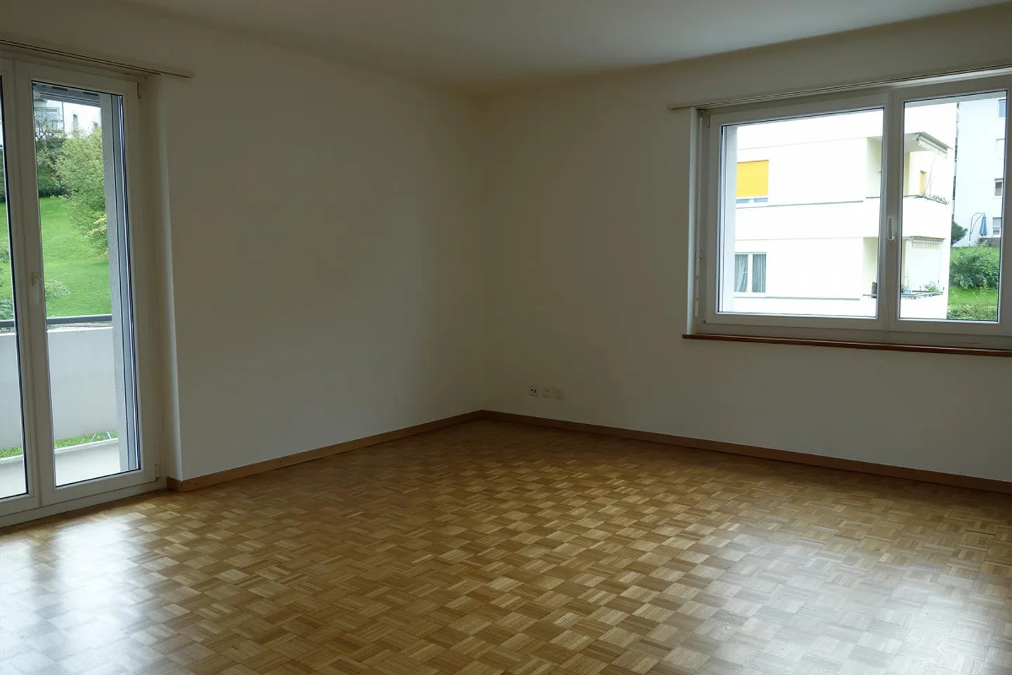 Cercasi inquilino sostituto – Appartamento luminoso con 2 stanze e grande balcone vicino al lago di Zurigo – Au-Wädenswil - Foto 3 di 8