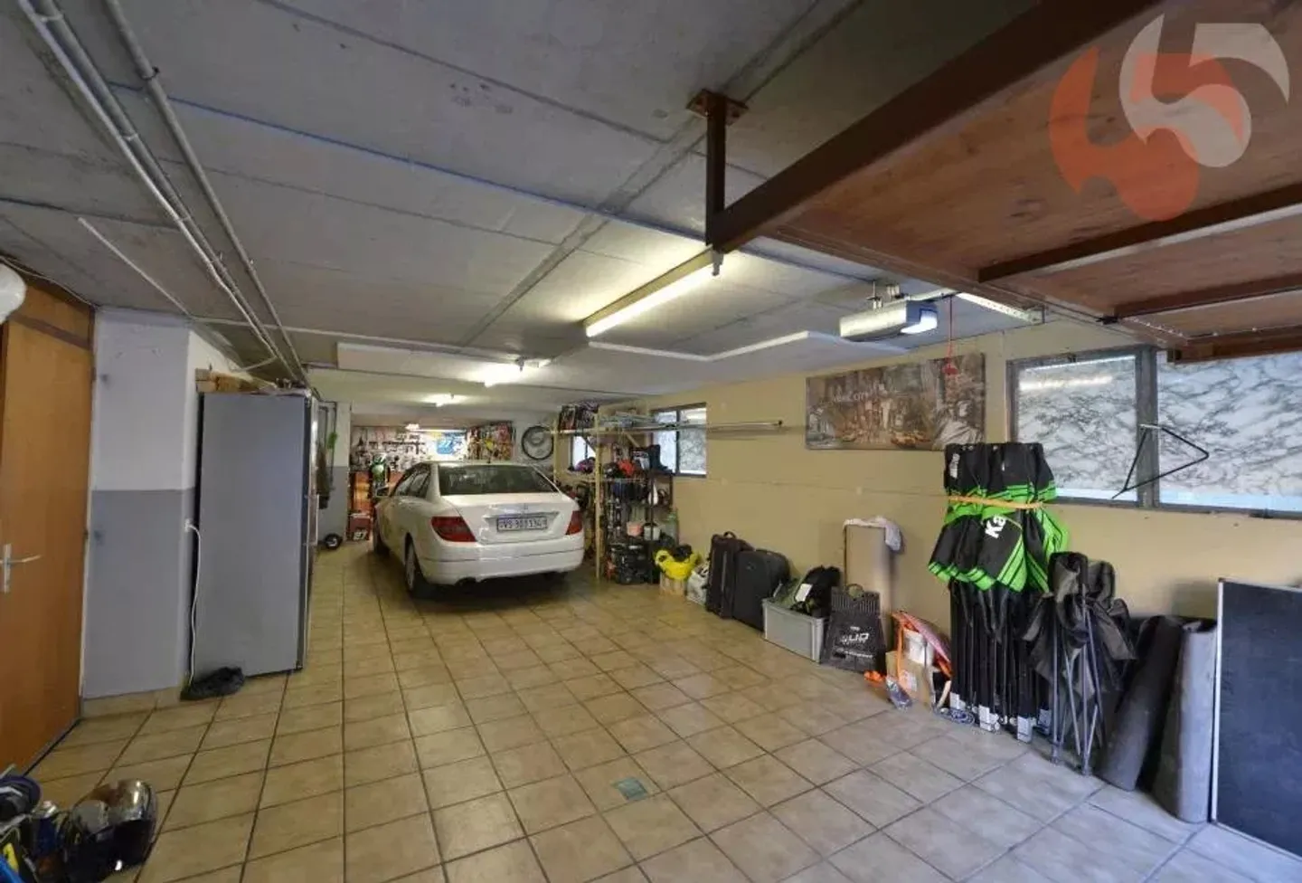 Magnificent 6.5-Room Villa with Workshop and Large Garage - Photo 9 of 10