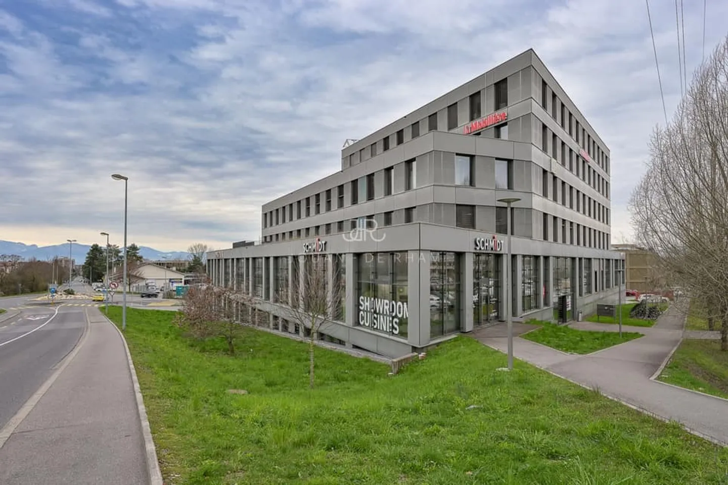 700 m2 di uffici in affitto in un edificio moderno - Foto 1 di 13