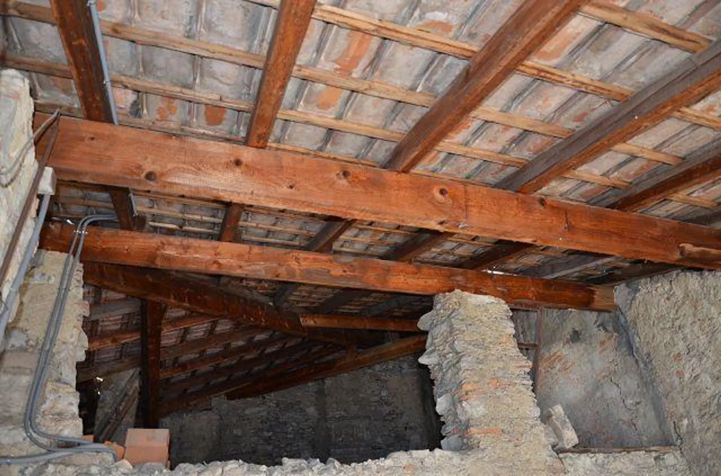 4-family house to be renovated with approved renovation project - Photo 10 of 19