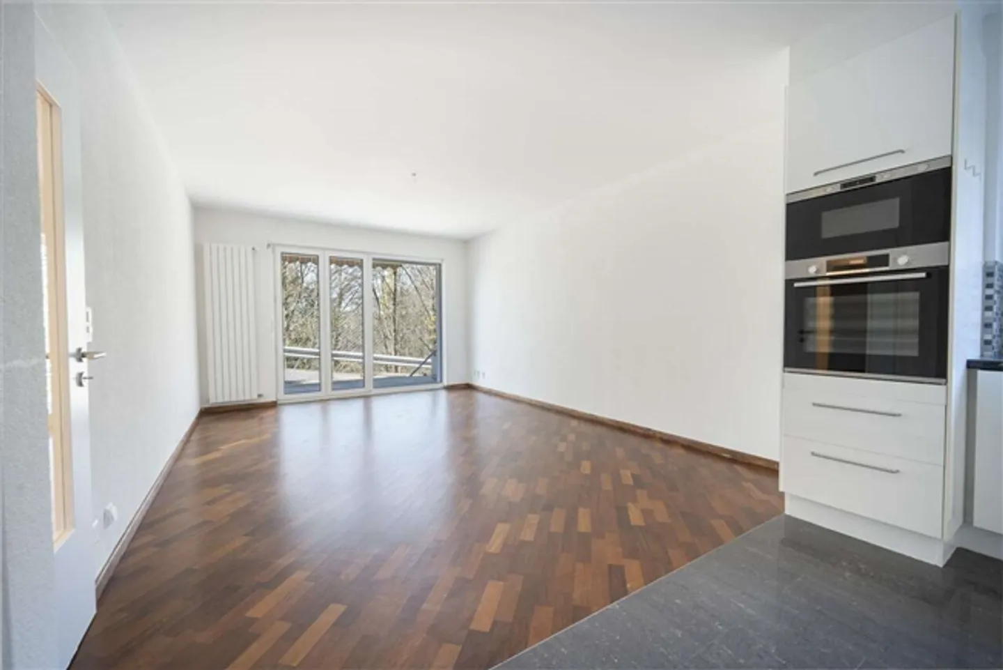 APPARTEMENT SPACIEUX ET RÉNOVÉ AVEC TERRASSE - EXCLUSIF - Photo 4 sur 14