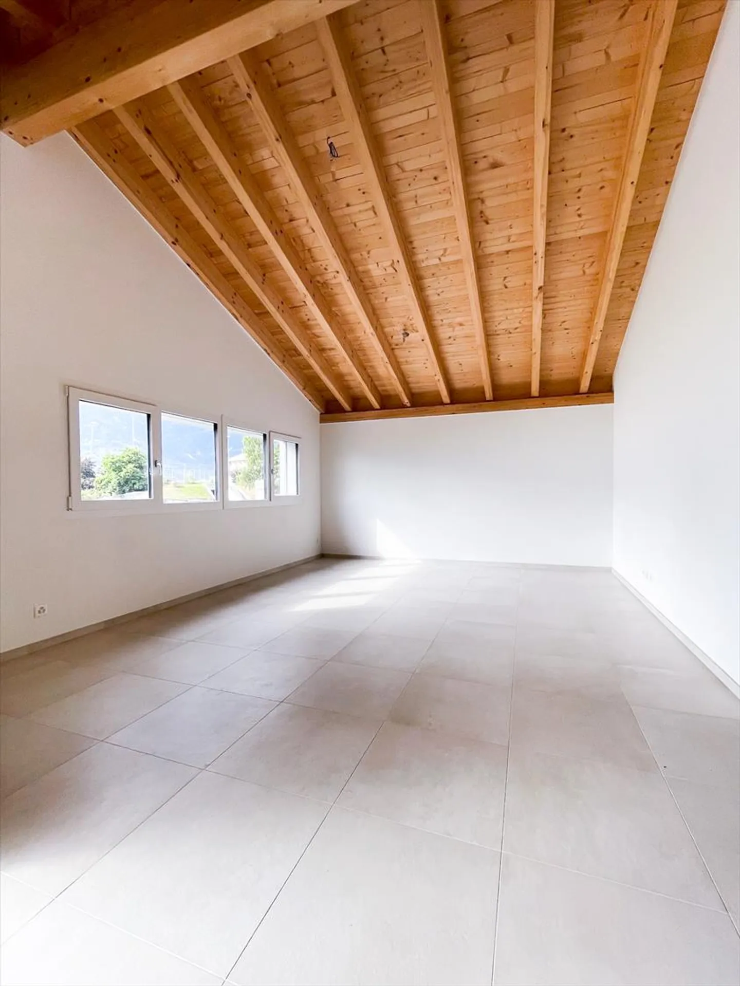 Dachgeschoss 4.5 Zimmer - Foto 6 von 16