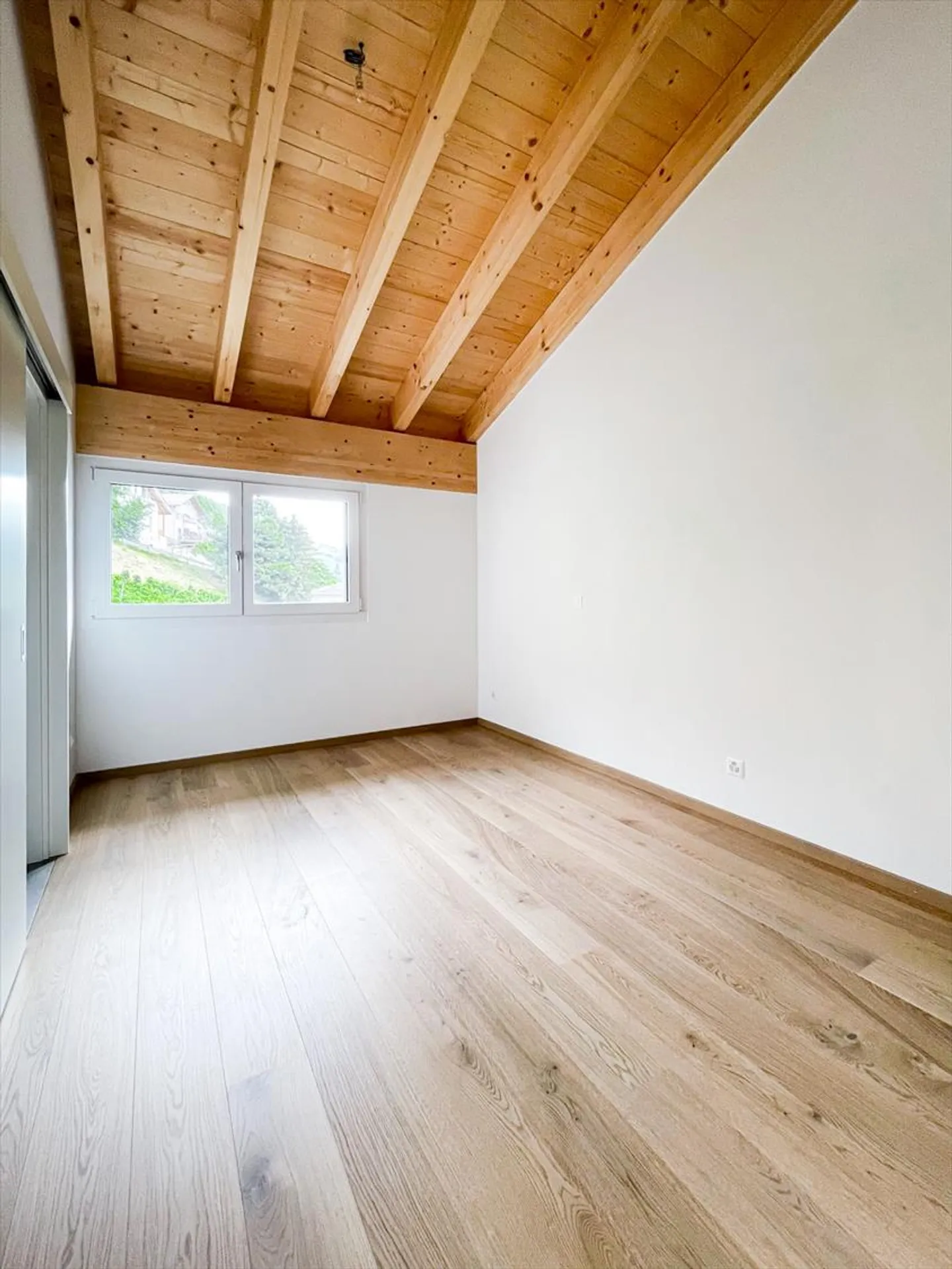 Dachgeschoss 4.5 Zimmer - Foto 8 von 16