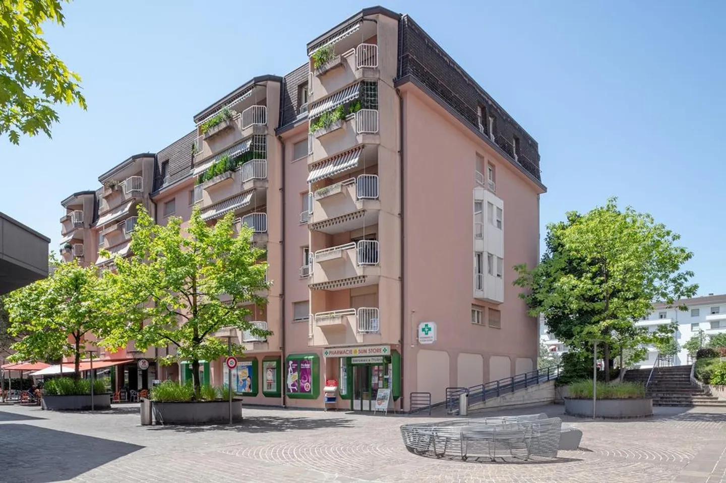 Geräumig und ideal gelegen - Foto 2 von 2