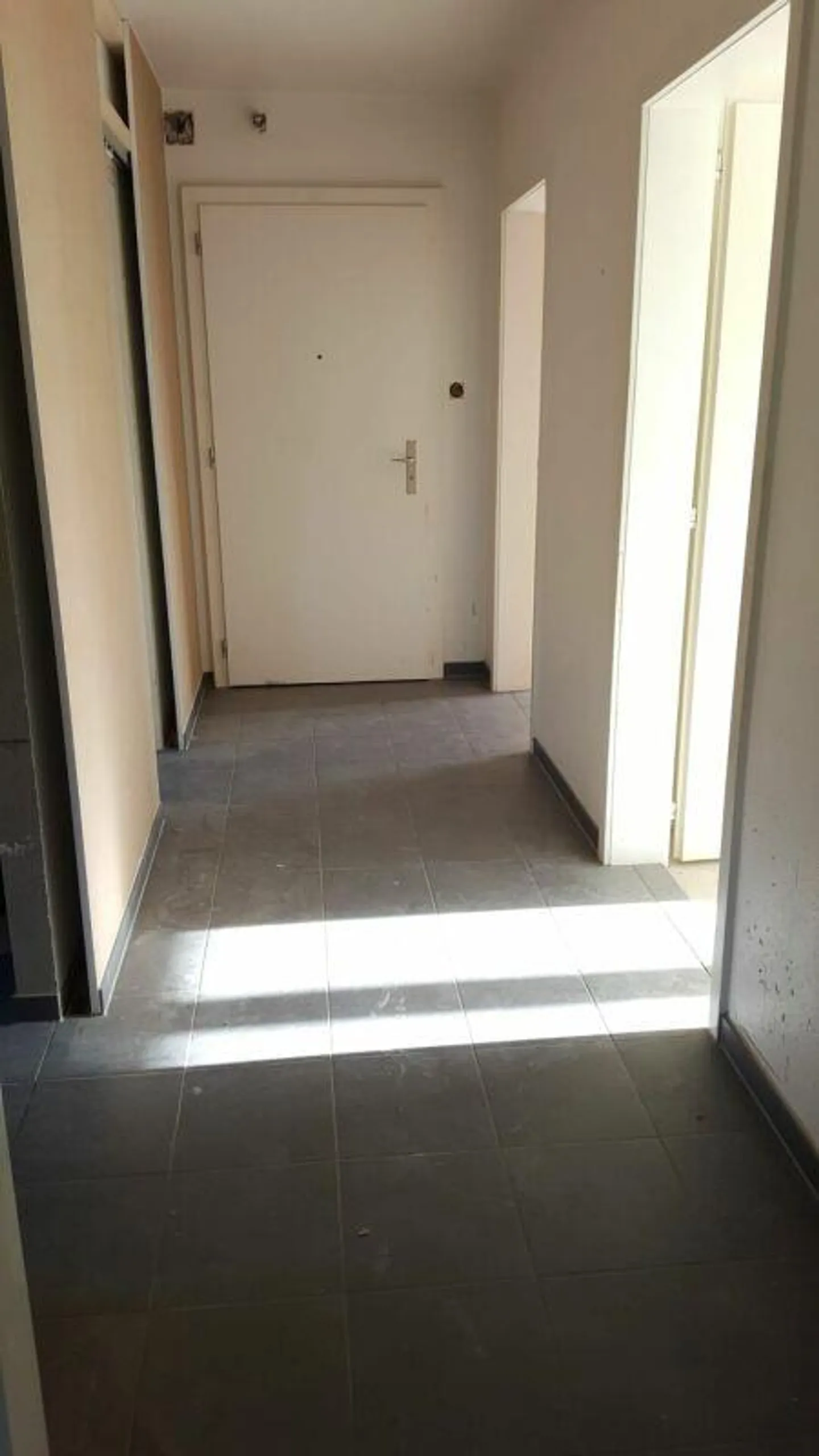 Appartamento cooperativo ristrutturato con vista sulle Alpi - Foto 8 di 16