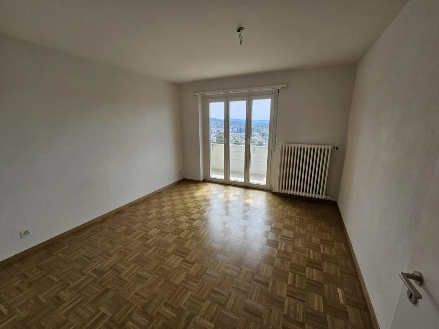 Appartamento cooperativo ristrutturato con vista sulle Alpi - Foto 3 di 16