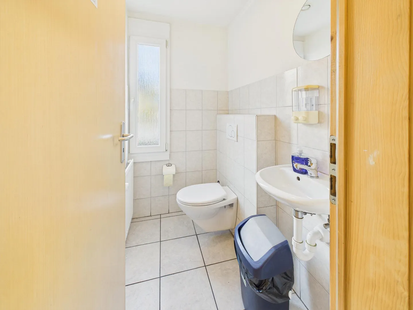 Maison bifamiliale avec appartement de 3,5 pièces et espace commercial (Kebab) - Photo 11 sur 13