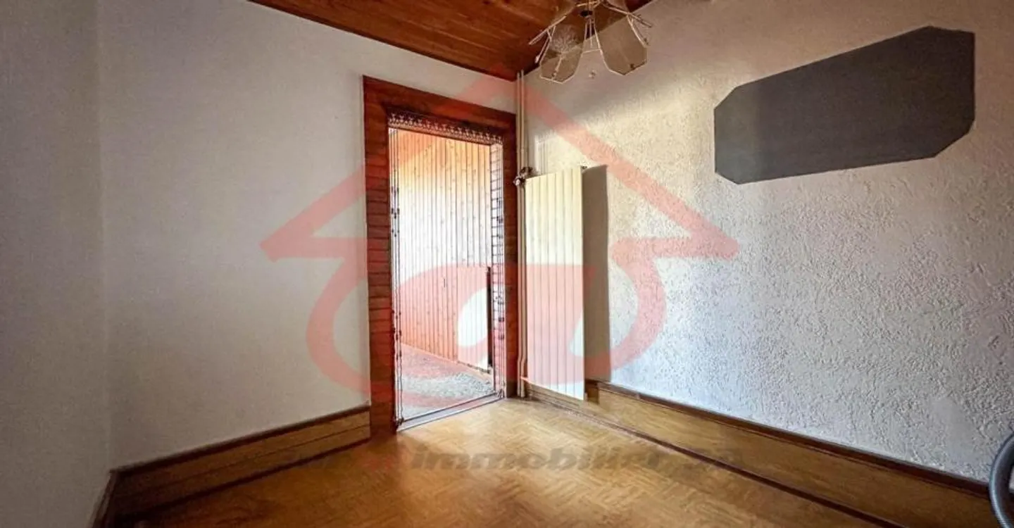 Residential building - Photo 5 of 17