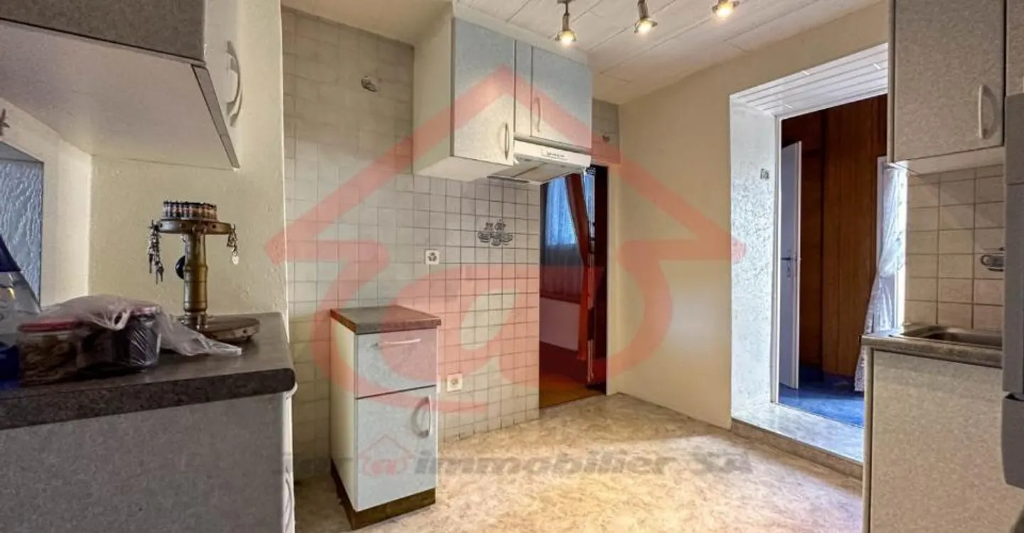 Residential building - Photo 16 of 17