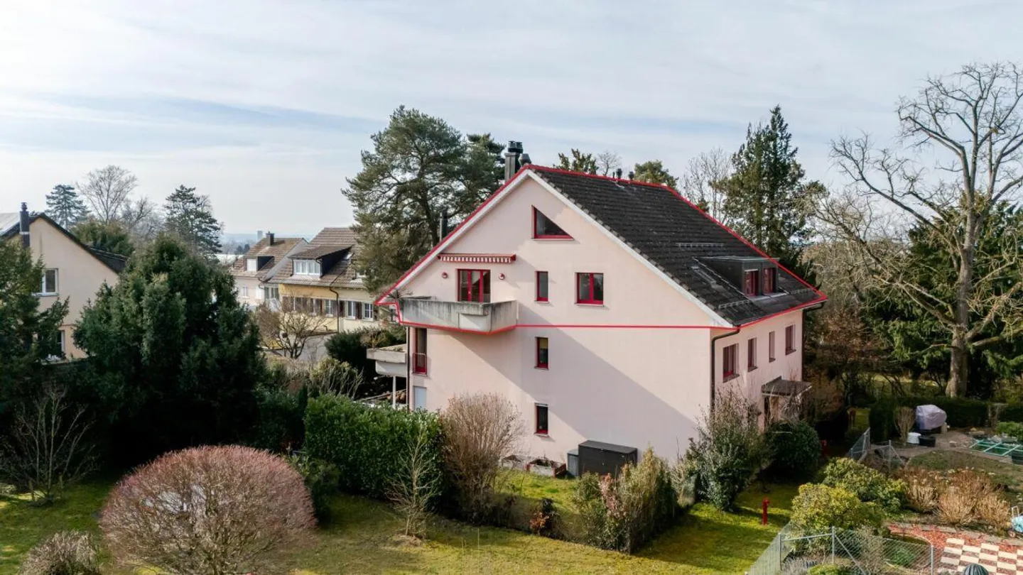 Helle 7.5 Z' Dach-Maisonettewohnung plus separater Hobbyraum und 2 AEH - Foto 1 di 13