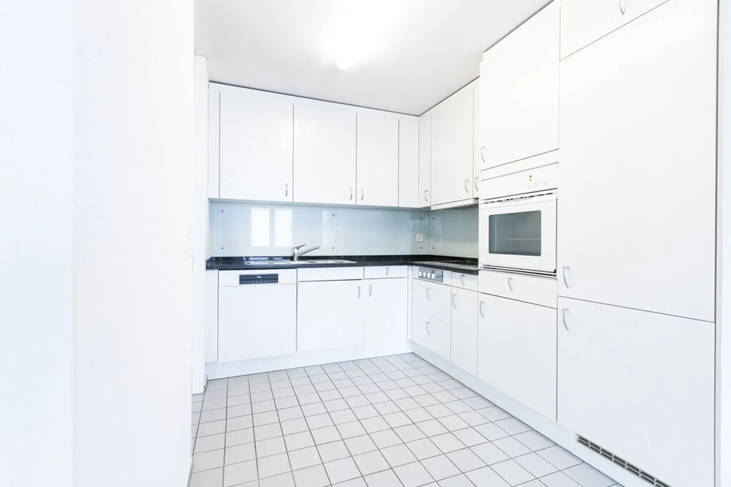 In the heart of the city yet surrounded by greenery! Ideal for families! - Photo 8 of 12