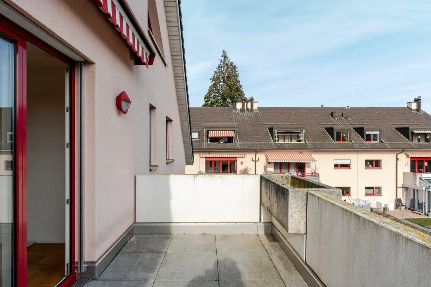 Helle 7.5 Z' Dach-Maisonettewohnung plus separater Hobbyraum und 2 AEH - Foto 6 di 13