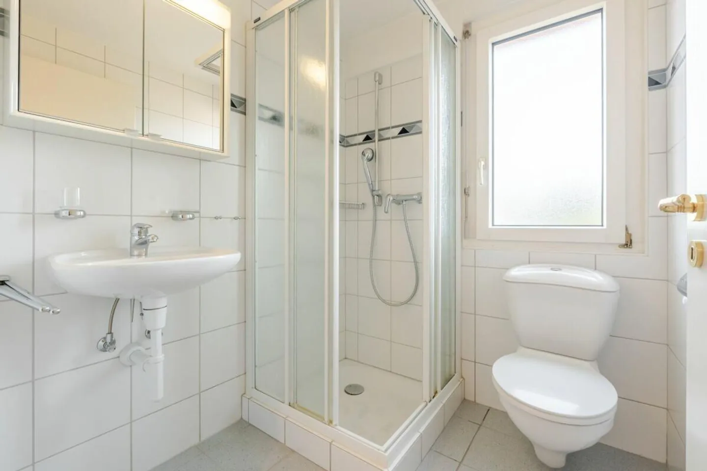 Helle 7.5 Z' Dach-Maisonettewohnung plus separater Hobbyraum und 2 AEH - Foto 7 di 13