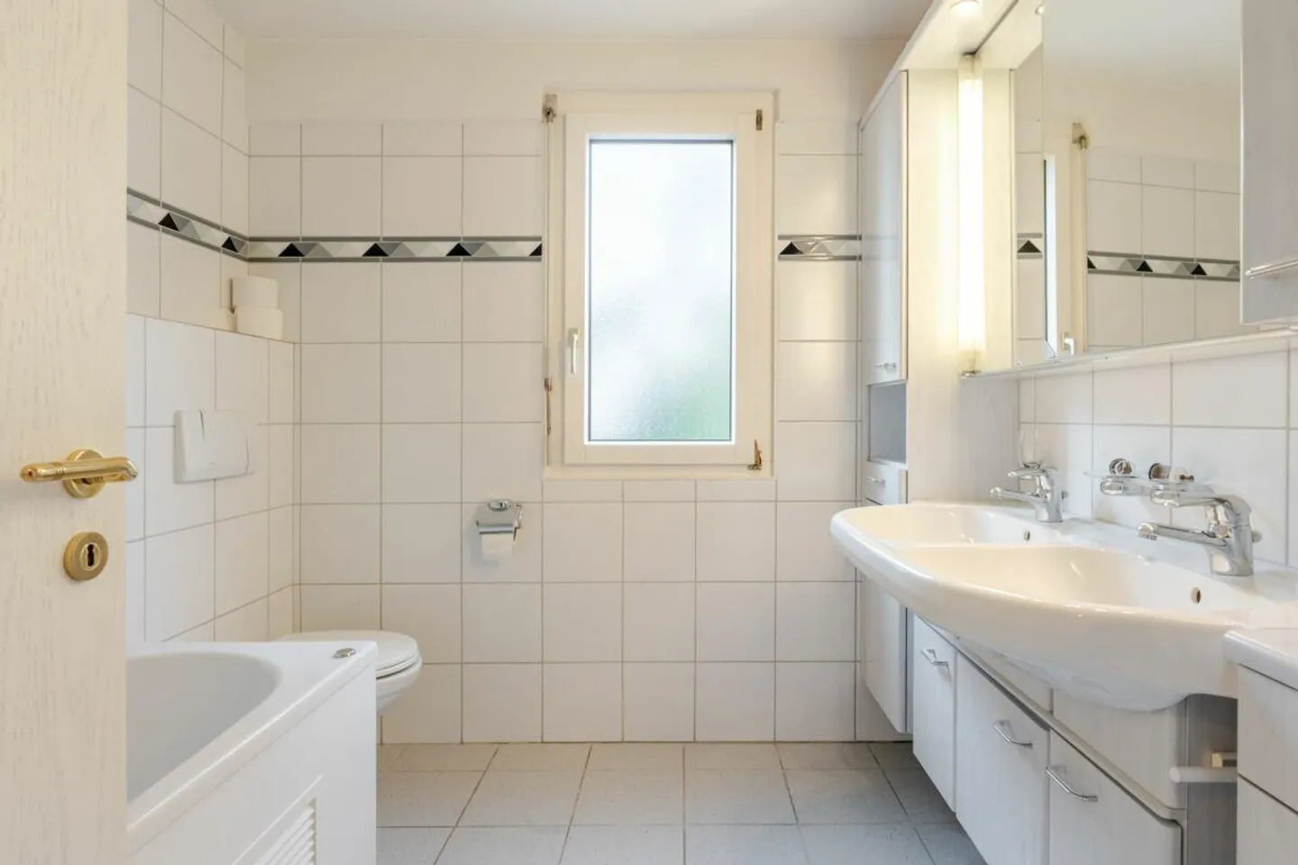 Helle 7.5 Z' Dach-Maisonettewohnung plus separater Hobbyraum und 2 AEH - Foto 10 di 13