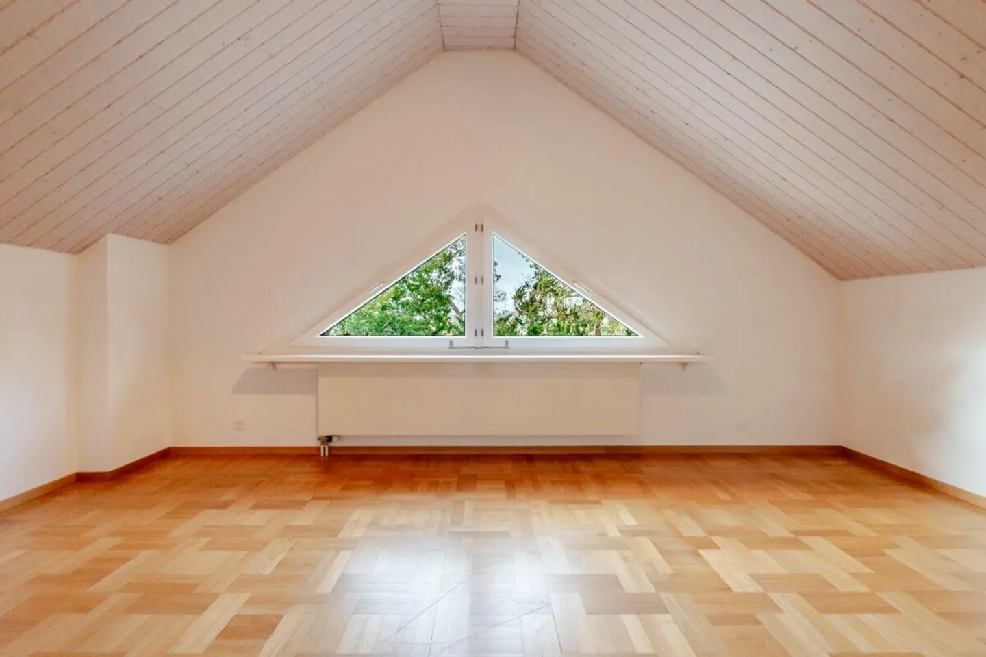 Helle 7.5 Z' Dach-Maisonettewohnung plus separater Hobbyraum und 2 AEH - Foto 13 di 13