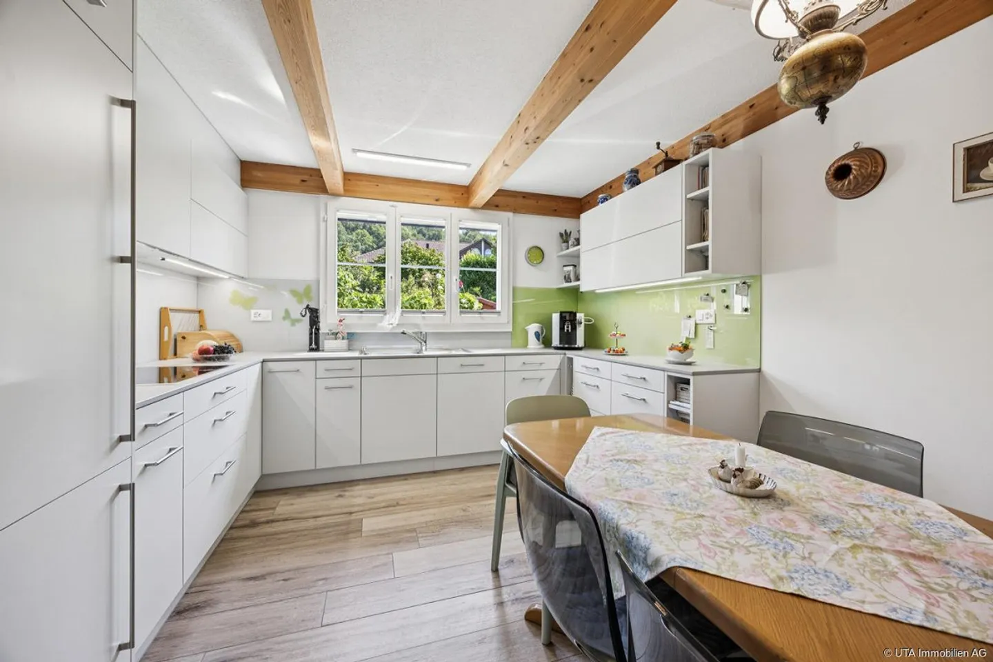 Extremely well-kept corner townhouse with winter garden and beautiful - Photo 2 of 20