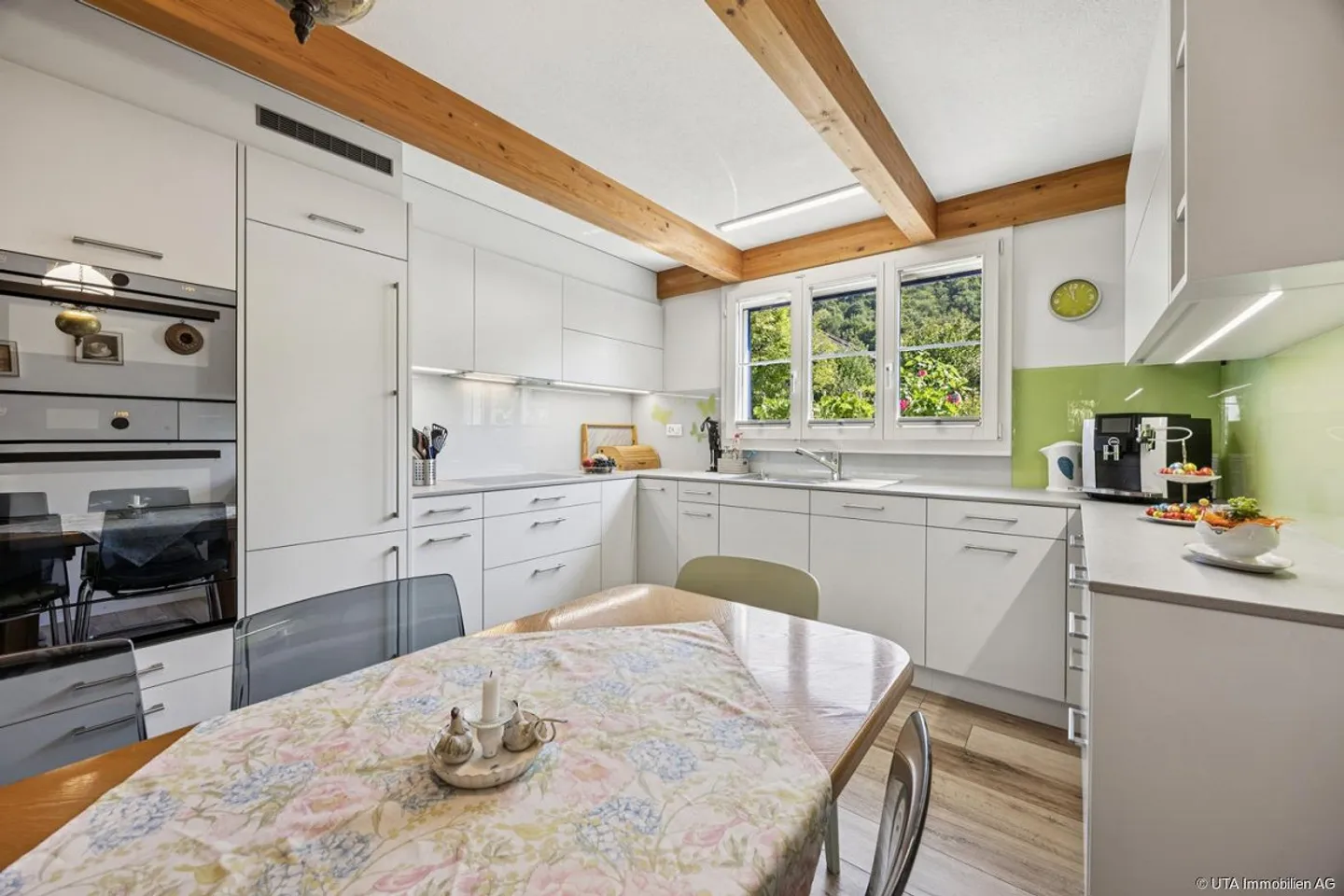 Extremely well-kept corner townhouse with winter garden and beautiful - Photo 3 of 20