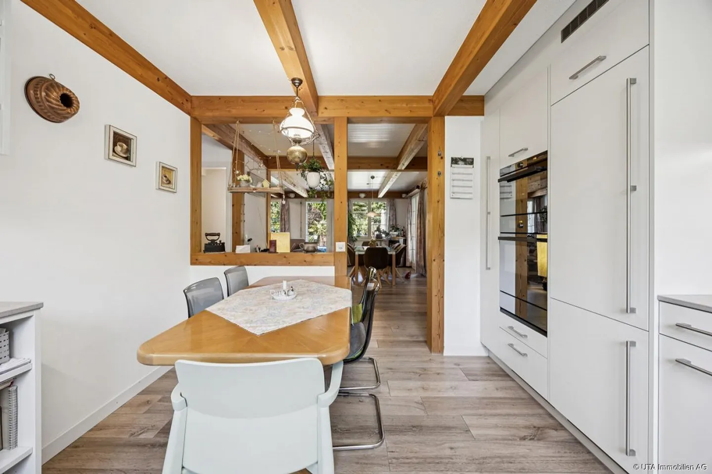 Extremely well-kept corner townhouse with winter garden and beautiful - Photo 4 of 20