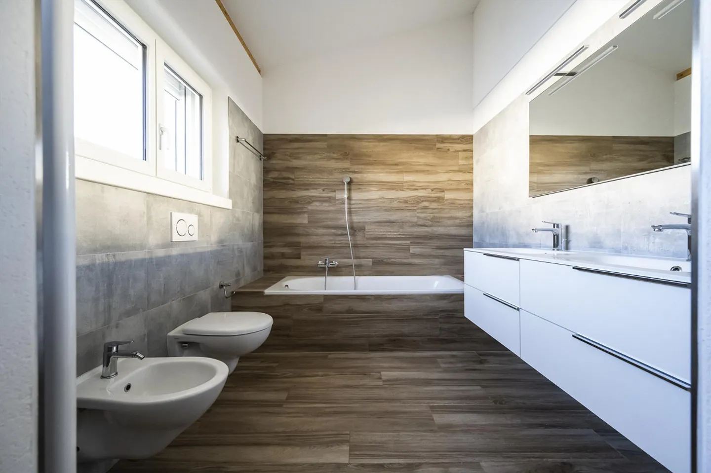 Modern and Elegant Single-Family House with Garden in Novazzano - Photo 7 of 13