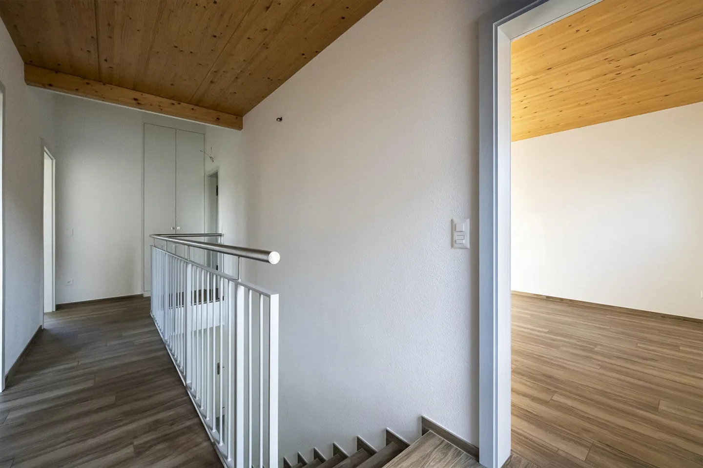 Modern and Elegant Single-Family House with Garden in Novazzano - Photo 13 of 13