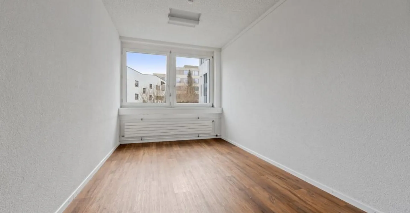 Emménager au lieu d'agrandir : Espace de bureau entre Zurich et Bâle - Photo 5 sur 12