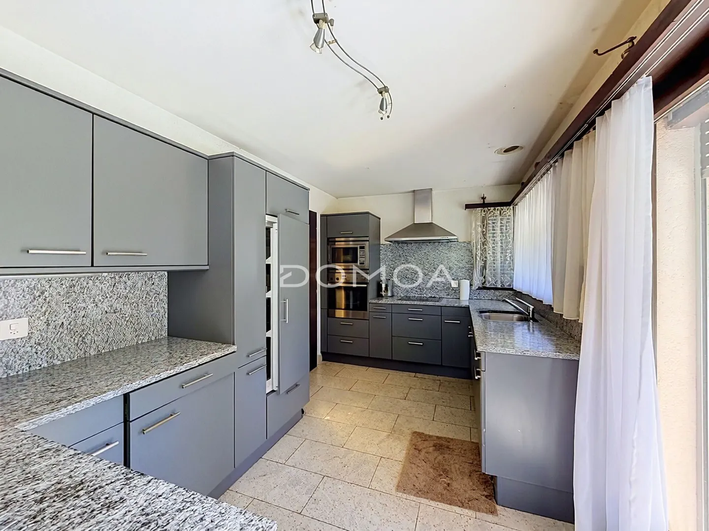 Individual villa with 6.5 rooms on a plot of over 1,000 m² - Photo 4 of 13