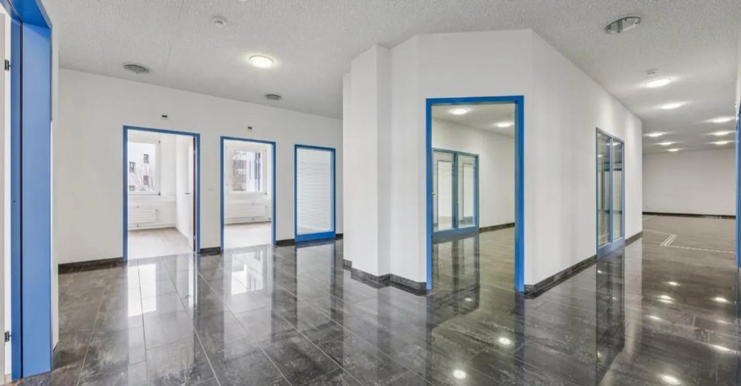 Emménager au lieu d'agrandir : Espace de bureau entre Zurich et Bâle - Photo 7 sur 12