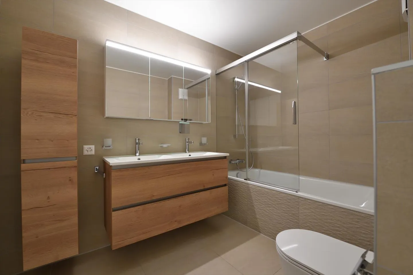 Appartamento con terrazza 5.5 stanze - Foto 8 di 9