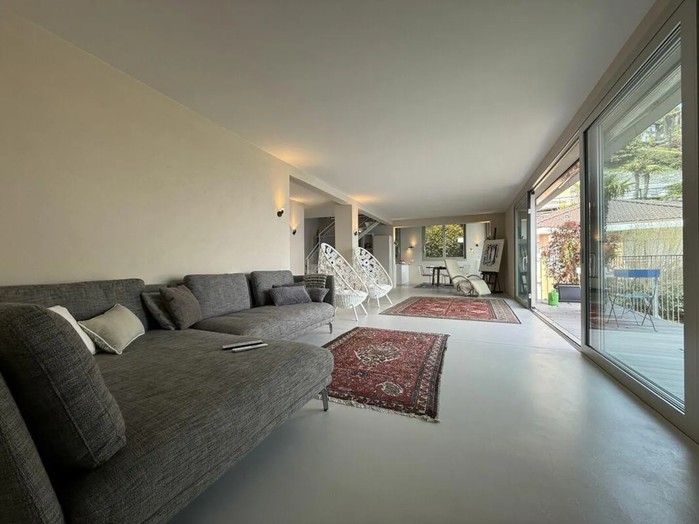 Villa bifamiliale avec vue sur le lac dans un emplacement recherché de Ronco sopra Ascona - Photo 5 sur 17