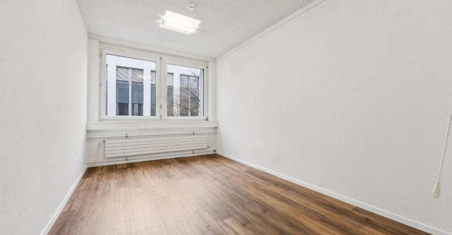 Emménager au lieu d'agrandir : Espace de bureau entre Zurich et Bâle - Photo 10 sur 12