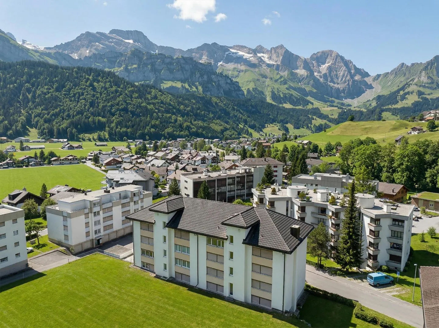 Charming 3.5-room cooperative apartment with mountain view - Photo 4 of 14