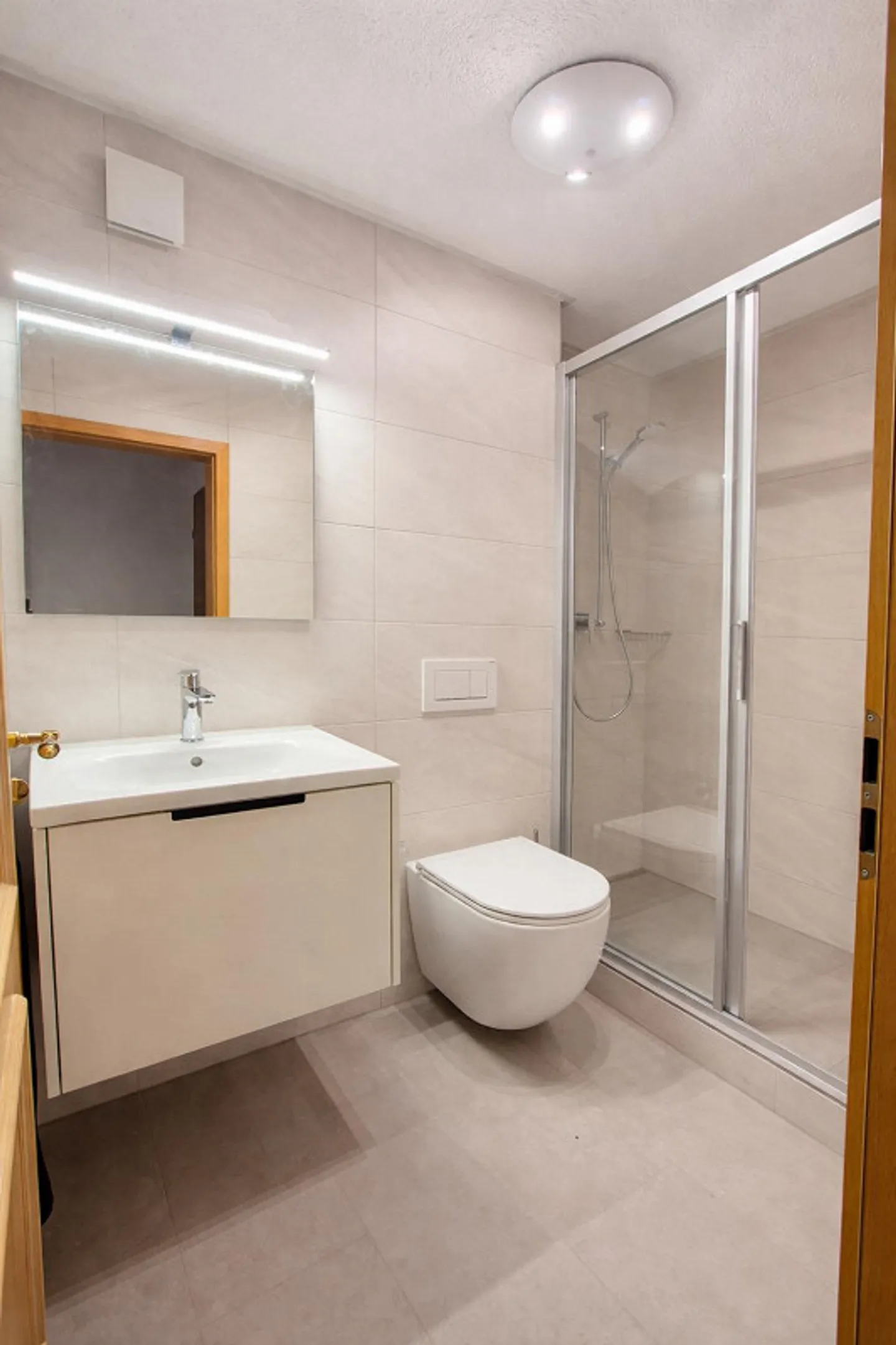 Charming 3.5-room cooperative apartment with mountain view - Photo 9 of 14