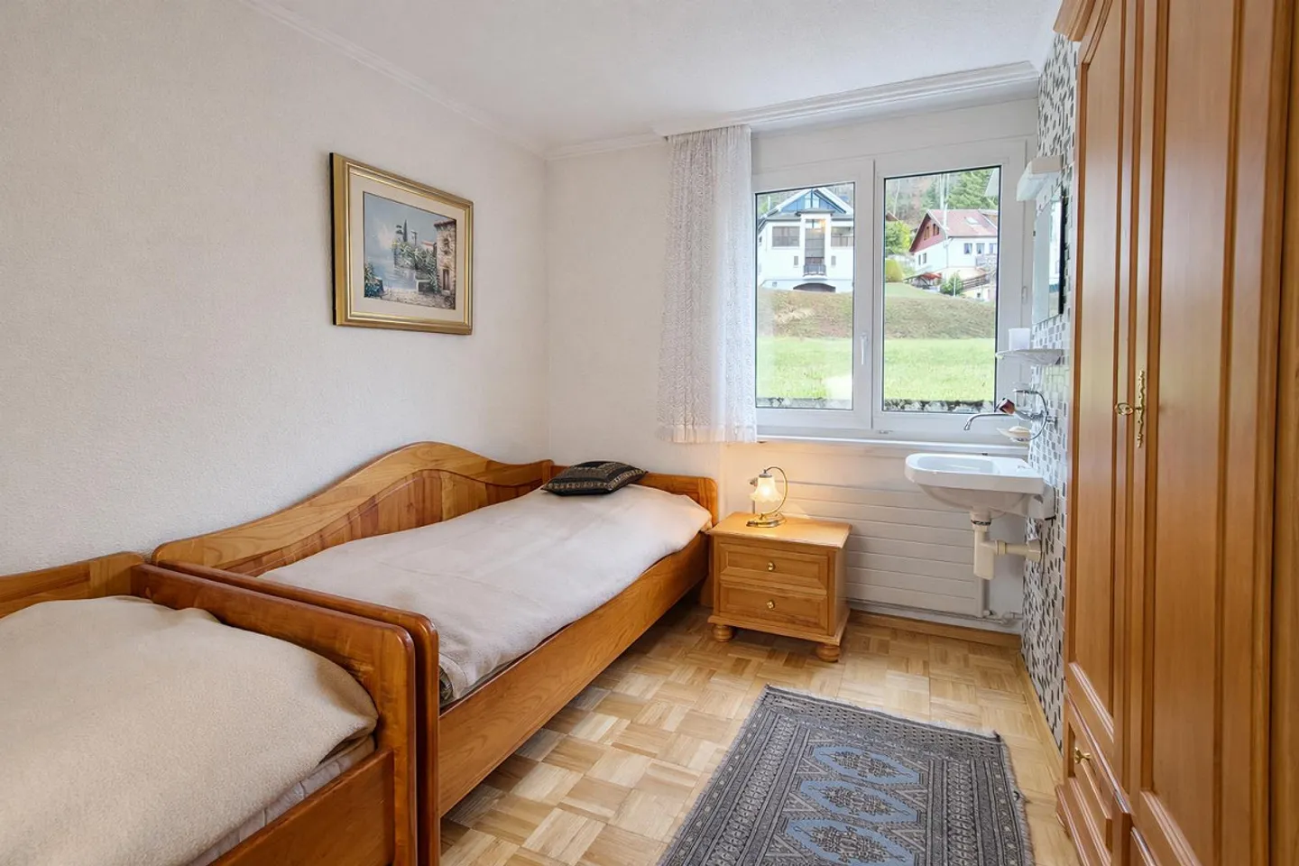 Charming 3.5-room cooperative apartment with mountain view - Photo 10 of 14