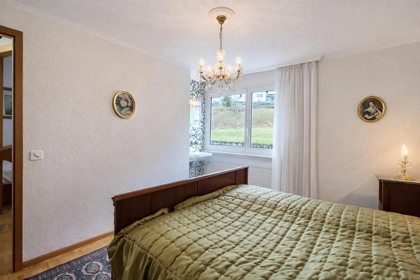 Charming 3.5-room cooperative apartment with mountain view - Photo 11 of 14