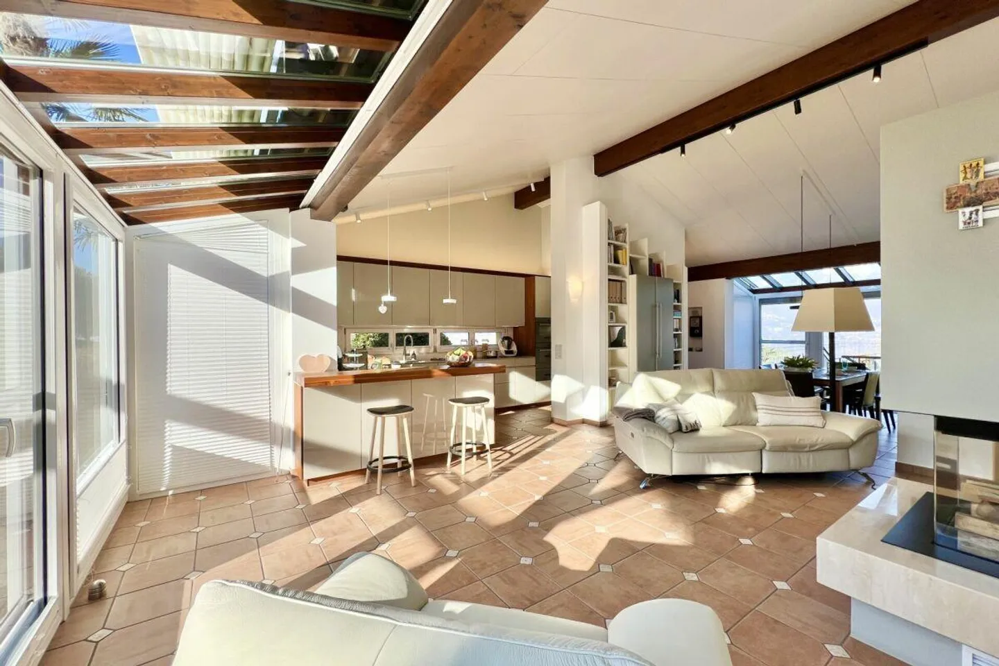 Villa in posizione soleggiata tutto l'anno con casa per gli ospiti separata e bellissima proprietà - in ottime condizioni! - Foto 2 di 30