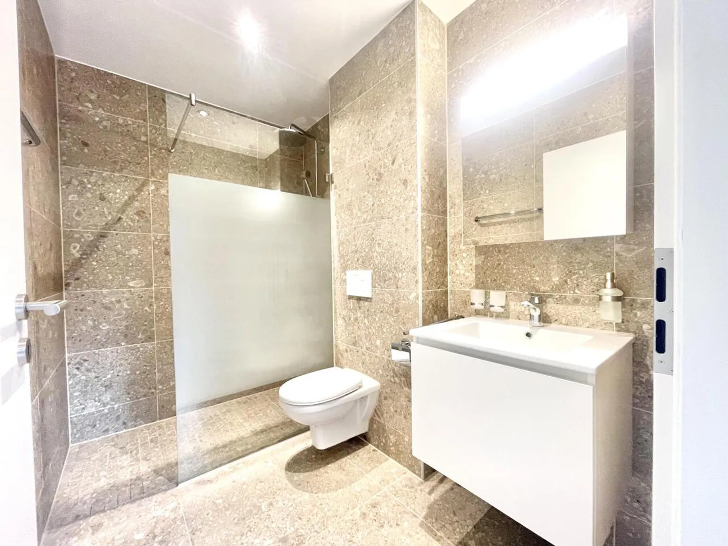 Appartement Charmant avec Jardin - Photo 6 sur 7