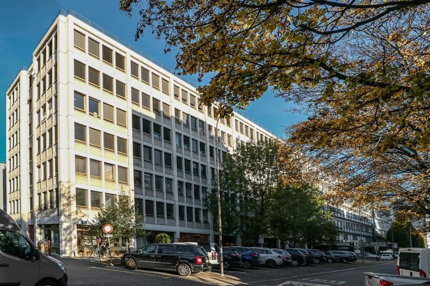 Office of 118 m2 near the Nations - Photo 1 of 7