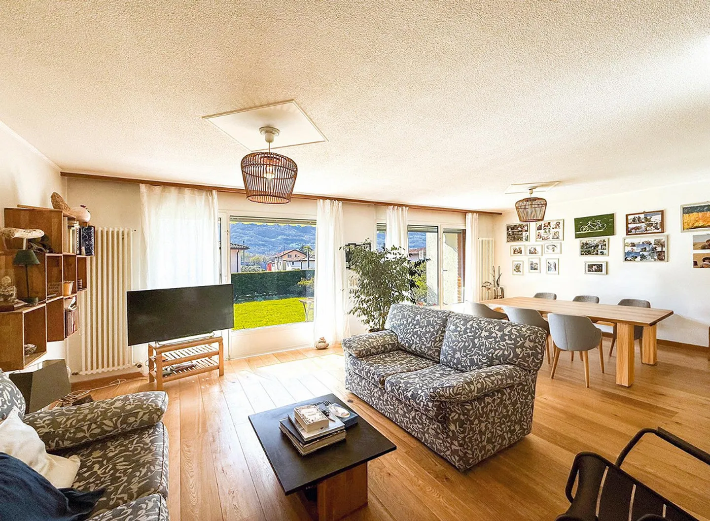 Grande casa con giardino, garage e posto auto. Soleggiata e tranquilla - Foto 4 di 30