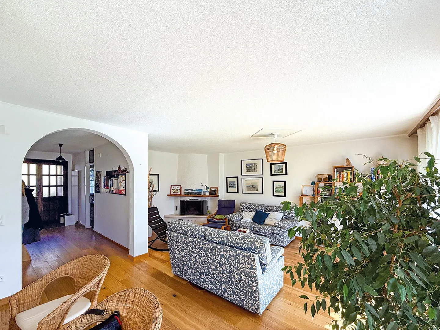Grande casa con giardino, garage e posto auto. Soleggiata e tranquilla - Foto 6 di 30