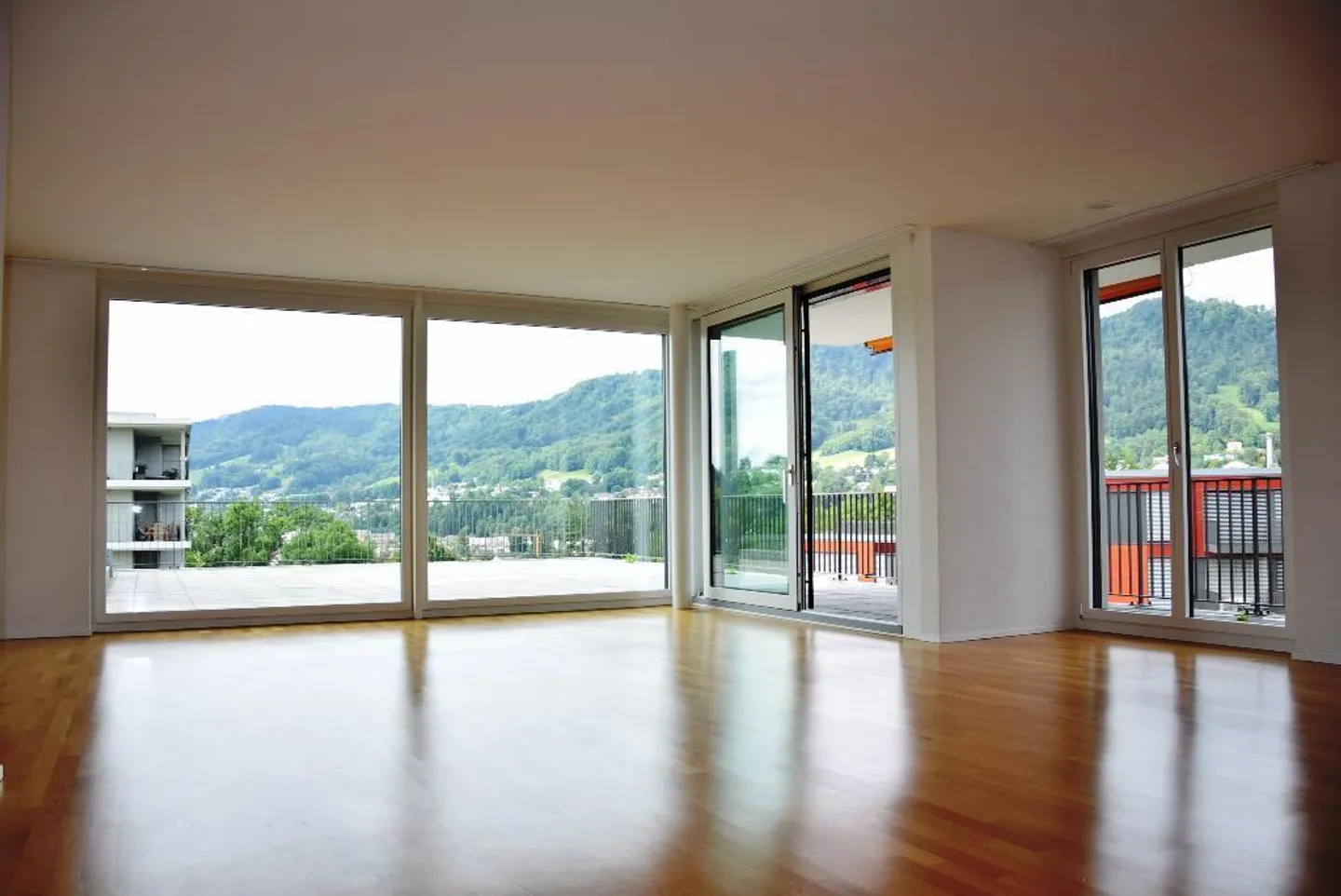 moderne et spacieux - Photo 2 sur 7