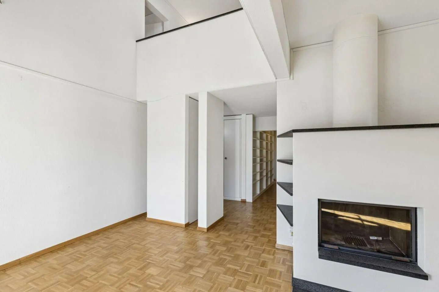 Appartement en duplex spacieux de 5,5 pièces avec charme, salle de loisirs et potentiel - Photo 5 sur 23