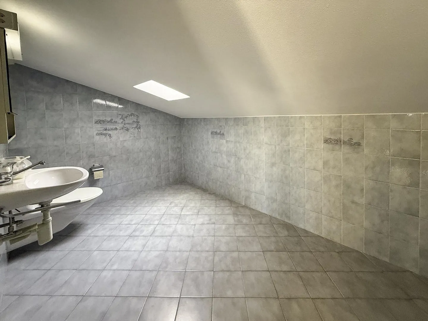 Grande casa con giardino, garage e posto auto. Soleggiata e tranquilla - Foto 19 di 30
