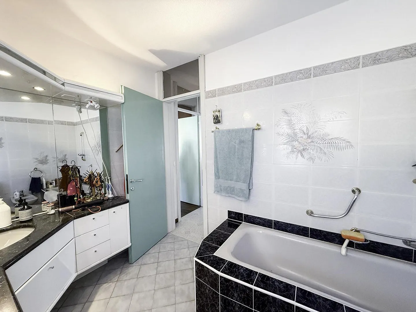 Grande casa con giardino, garage e posto auto. Soleggiata e tranquilla - Foto 15 di 30