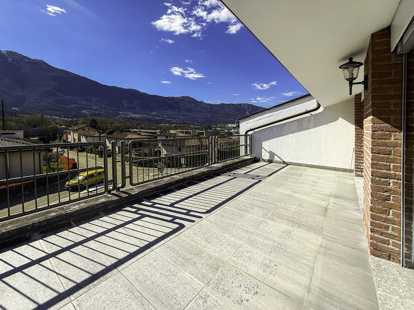 Grande casa con giardino, garage e posto auto. Soleggiata e tranquilla - Foto 20 di 30