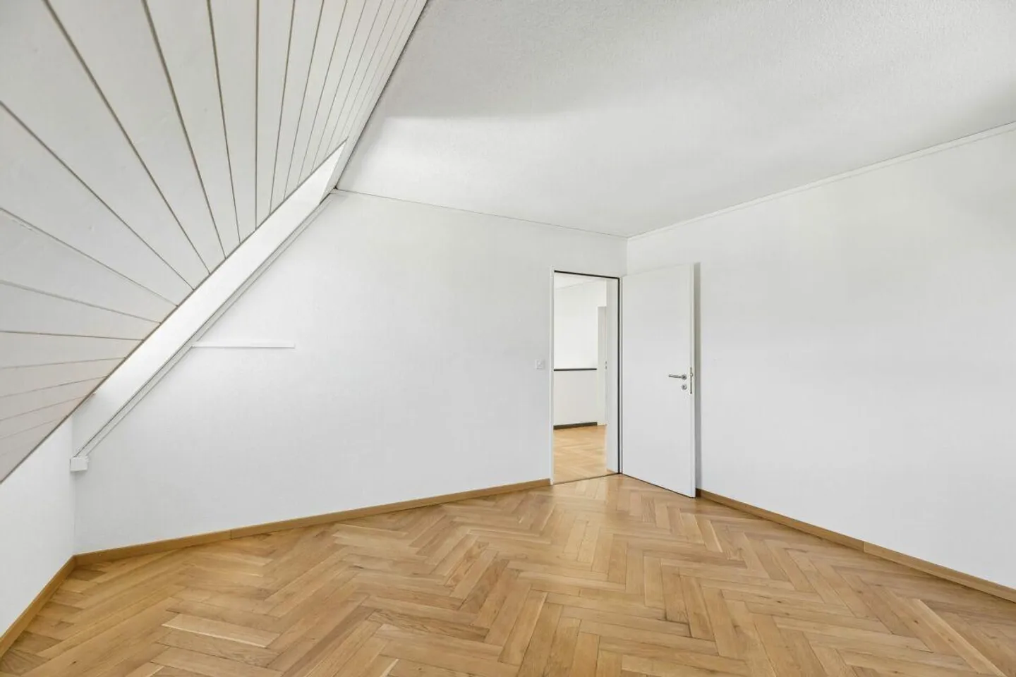 Appartement en duplex spacieux de 5,5 pièces avec charme, salle de loisirs et potentiel - Photo 8 sur 23