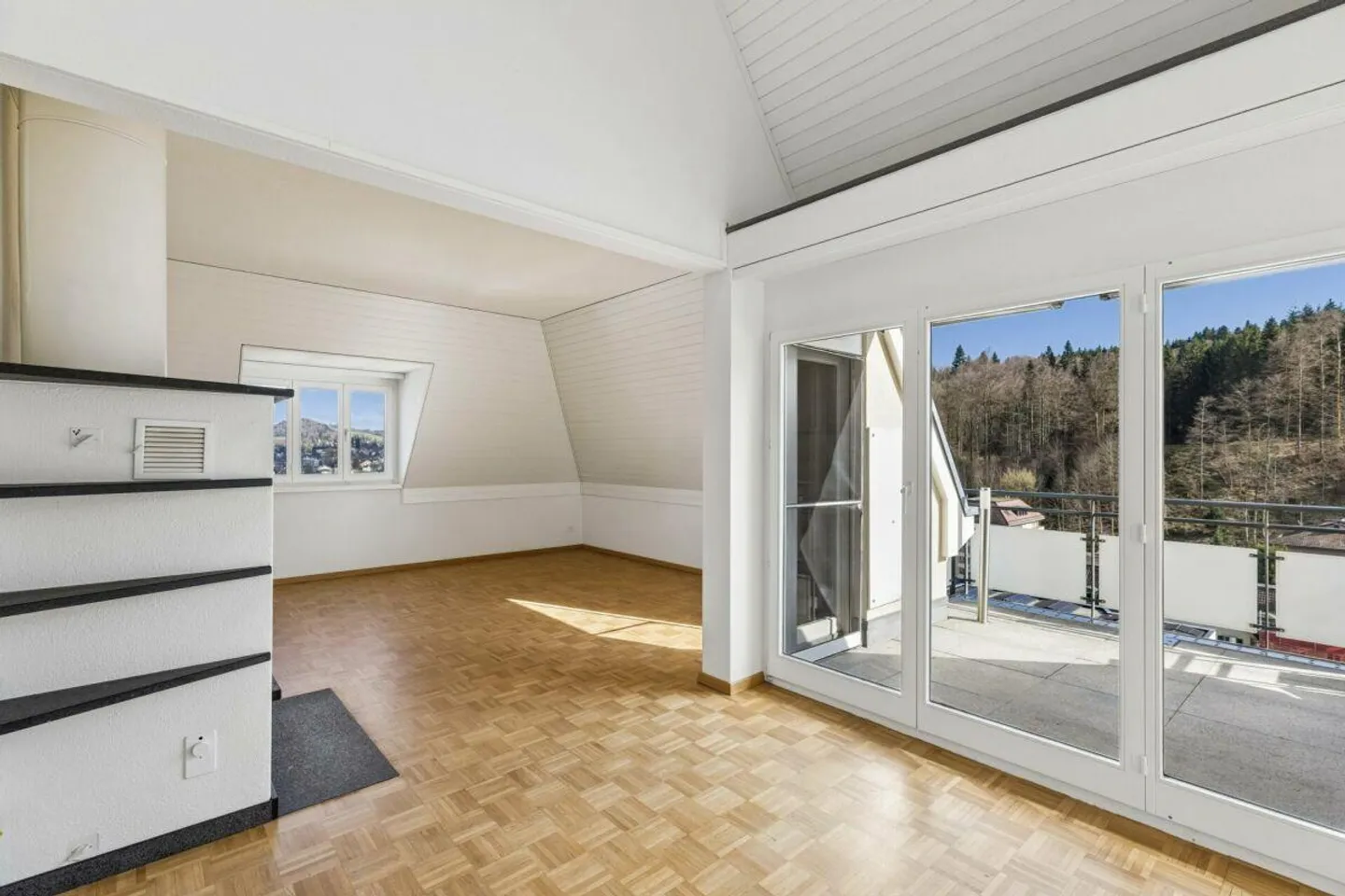 Appartement en duplex spacieux de 5,5 pièces avec charme, salle de loisirs et potentiel - Photo 10 sur 23