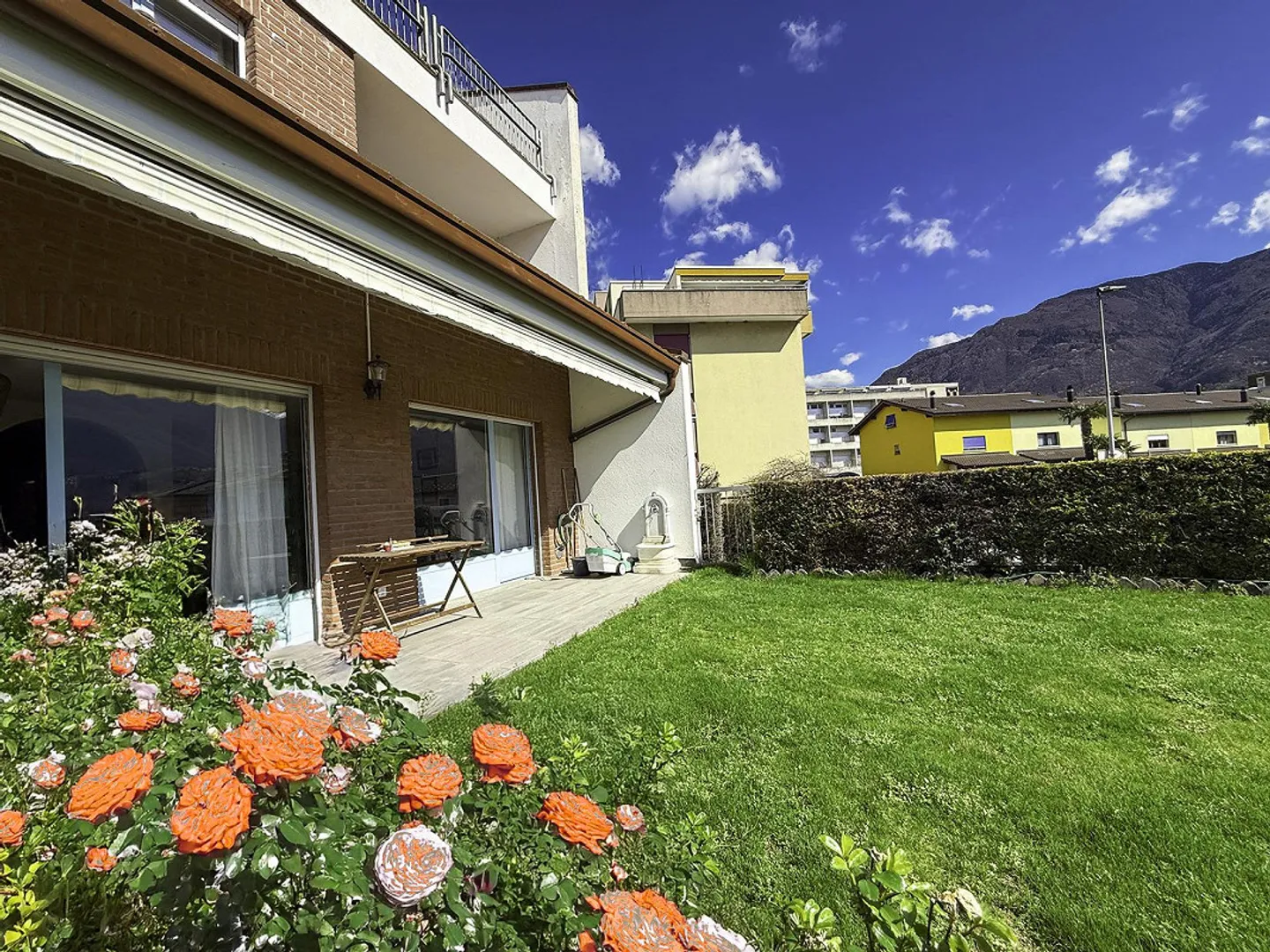 Grande casa con giardino, garage e posto auto. Soleggiata e tranquilla - Foto 22 di 30