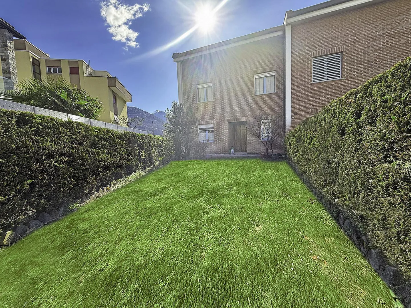 Grande casa con giardino, garage e posto auto. Soleggiata e tranquilla - Foto 25 di 30