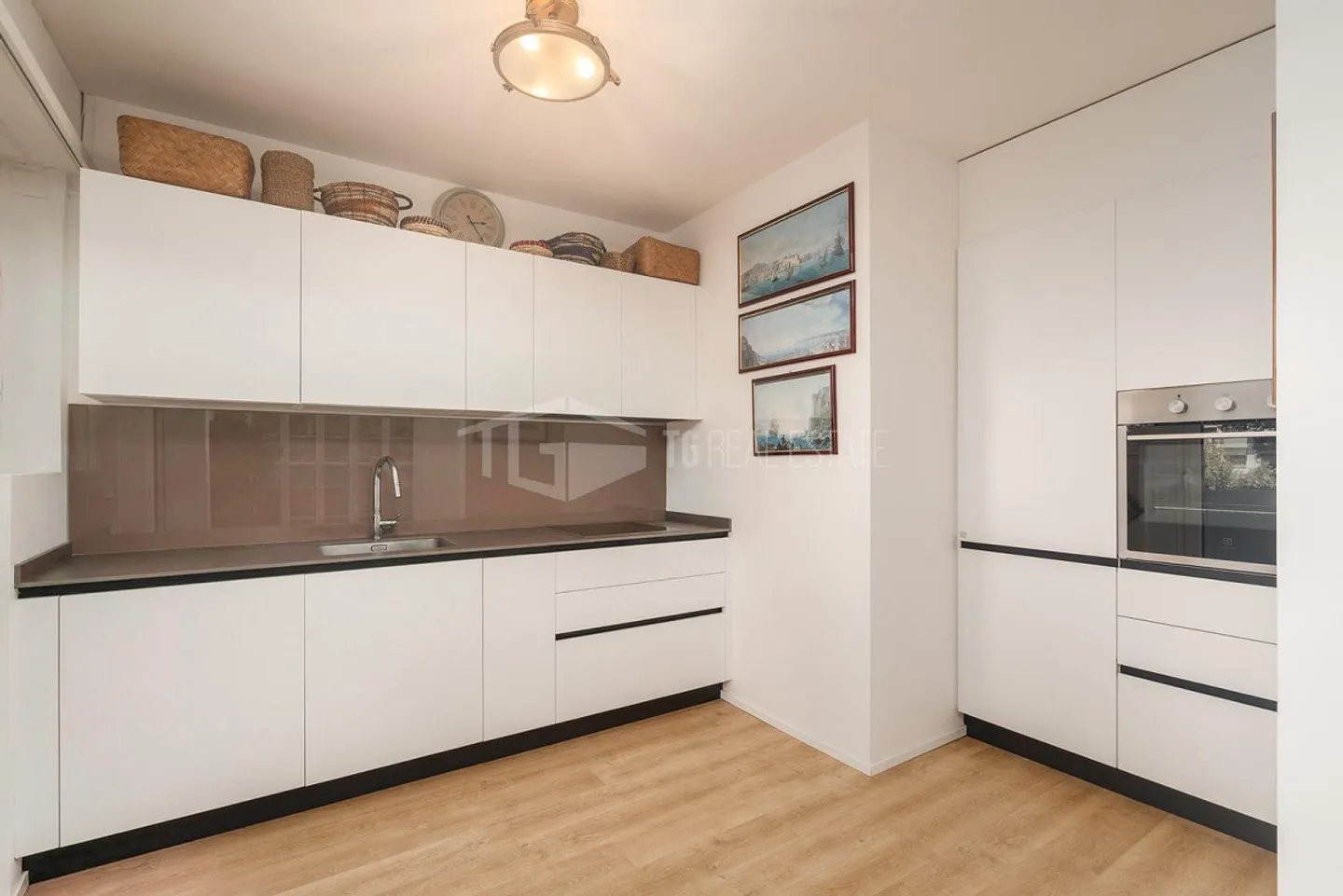 Elegant 4.5-room apartment with terraces, near the center and the train station of Lugano - Photo 6 of 13